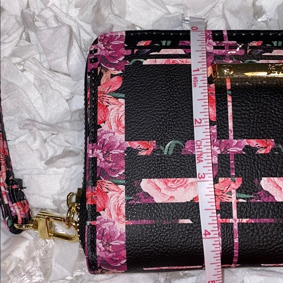 Betsey Johnson Floral Large Zip Around Wallet NWT - Picture 5 of 7
